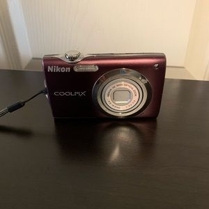 Nikon Coolpix S3000 Plum color